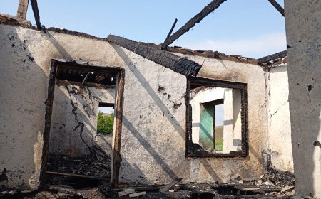 Cəlilabadda 3 otaqlı ev əşyaları ilə birlikdə yanaraq kül olub