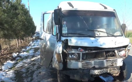 Cəlilabadda marşrut avtobusu qəzaya uğrayıb, xəsarət alan var - FOTO - VİDEO