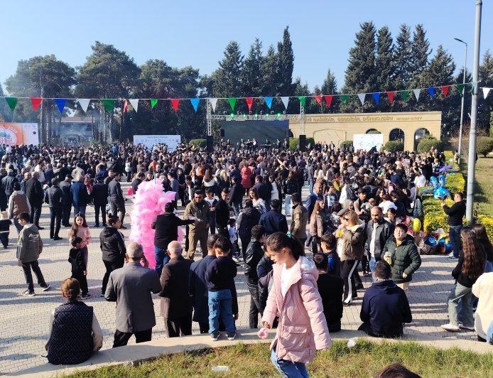 Biləsuvarda keçirilən Hind Quşu Festivalında Dövlət Bayrağımıza hörmətsizlik iddiası narazılıq yaradıb