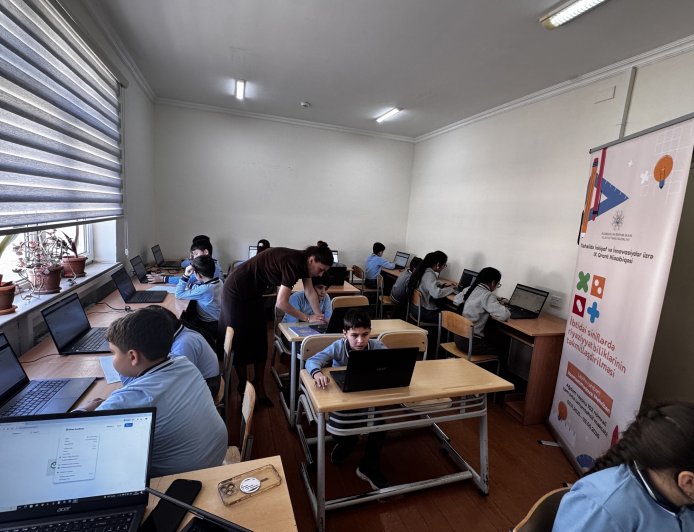 “İbtidai siniflərdə riyaziyyat biliklərinin təkmilləşdirilməsi” layihəsi çərçivəsində dərslər davam edir