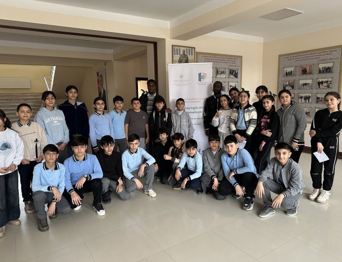 “Danışaraq ingilis dilini mükəmməlləşdir” layihəsi çərçivəsində şagirdlərlə tanışlıq mərhələsi uğurla keçirilib